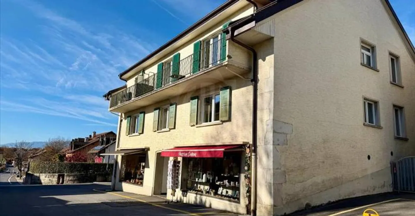 Commercial Space in Gland - Photo 1 of 6