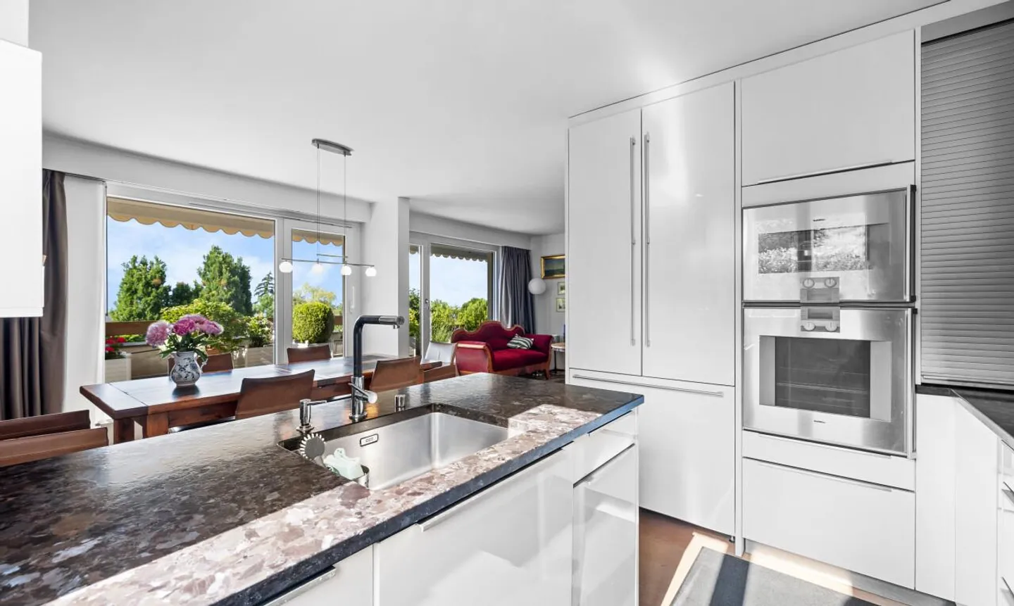 UNOBSTRUCTED VIEW, SPACIOUS LIVING AND PRIVILEGED LIVING ENVIRONMENT - Photo 3 of 11