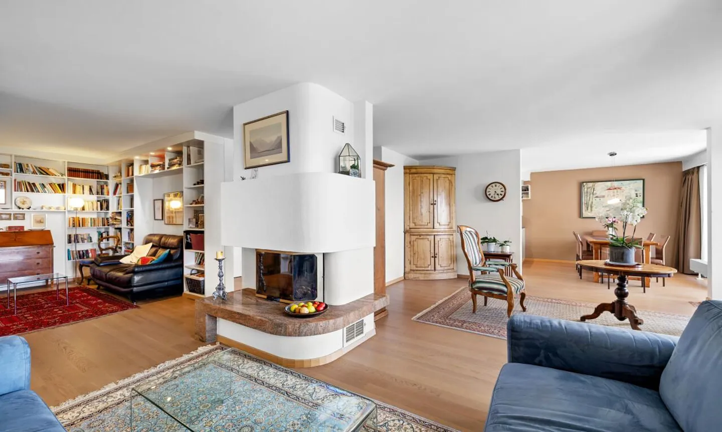 UNOBSTRUCTED VIEW, SPACIOUS LIVING AND PRIVILEGED LIVING ENVIRONMENT - Photo 4 of 11