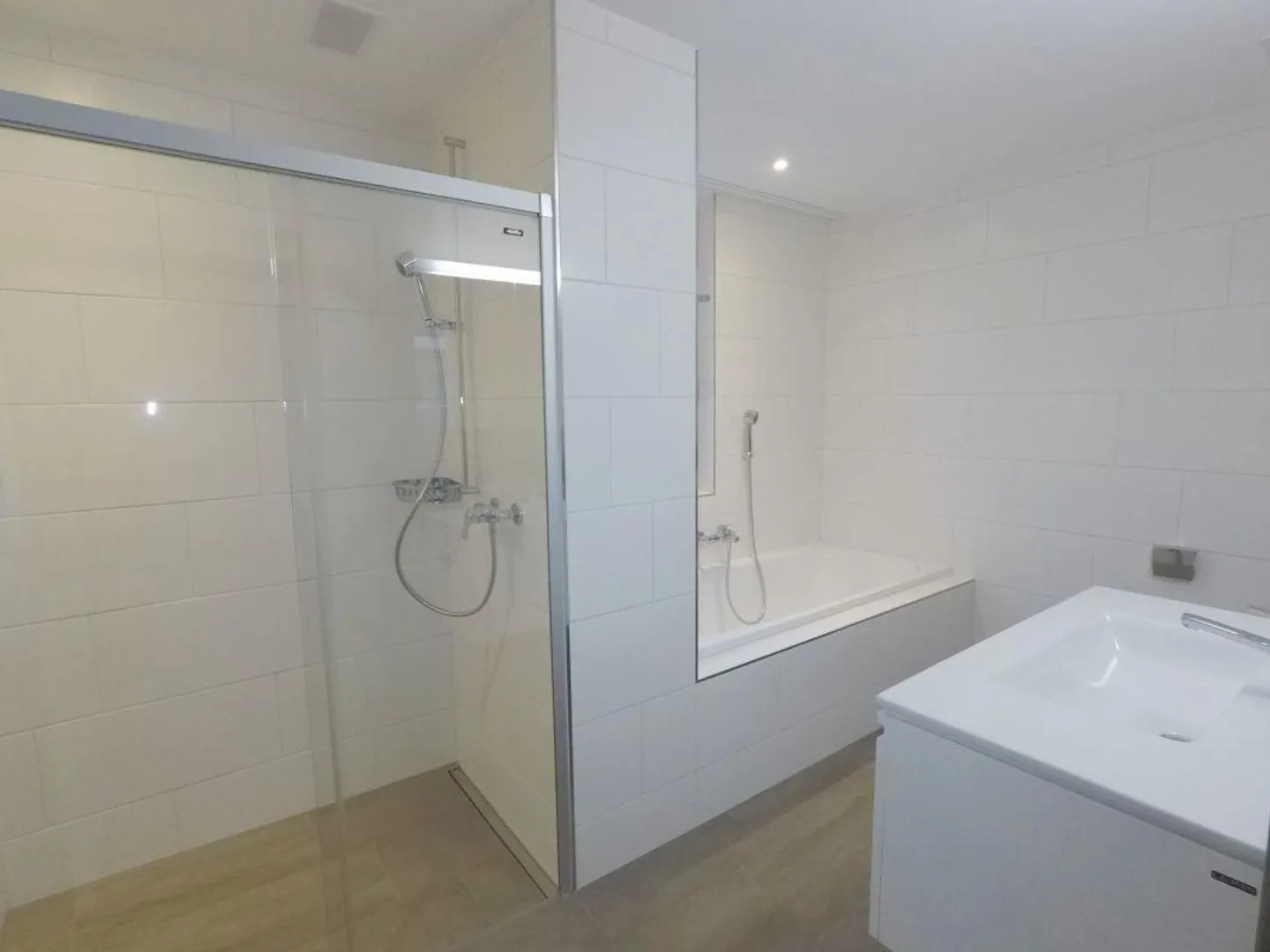 Moderne 4.5 Zimmer-Wohnung in ländlicher Lage - Photo 7 of 10