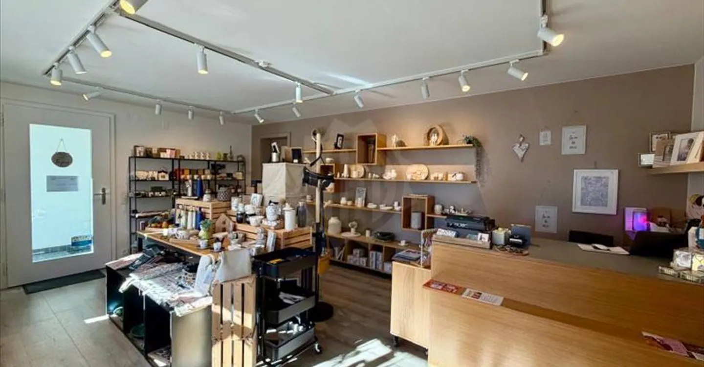 Commercial Space in Gland - Photo 6 of 6