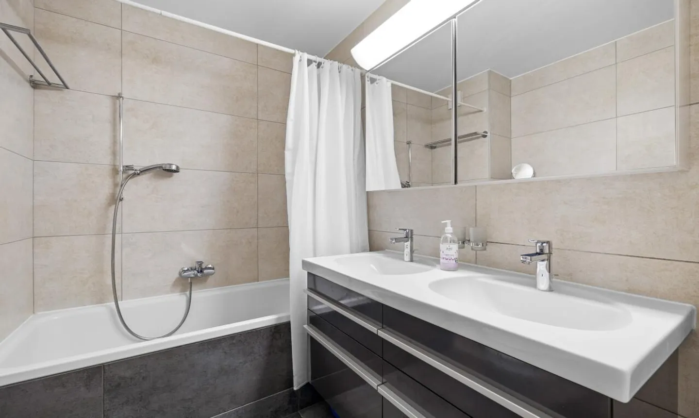 UNOBSTRUCTED VIEW, SPACIOUS LIVING AND PRIVILEGED LIVING ENVIRONMENT - Photo 8 of 11