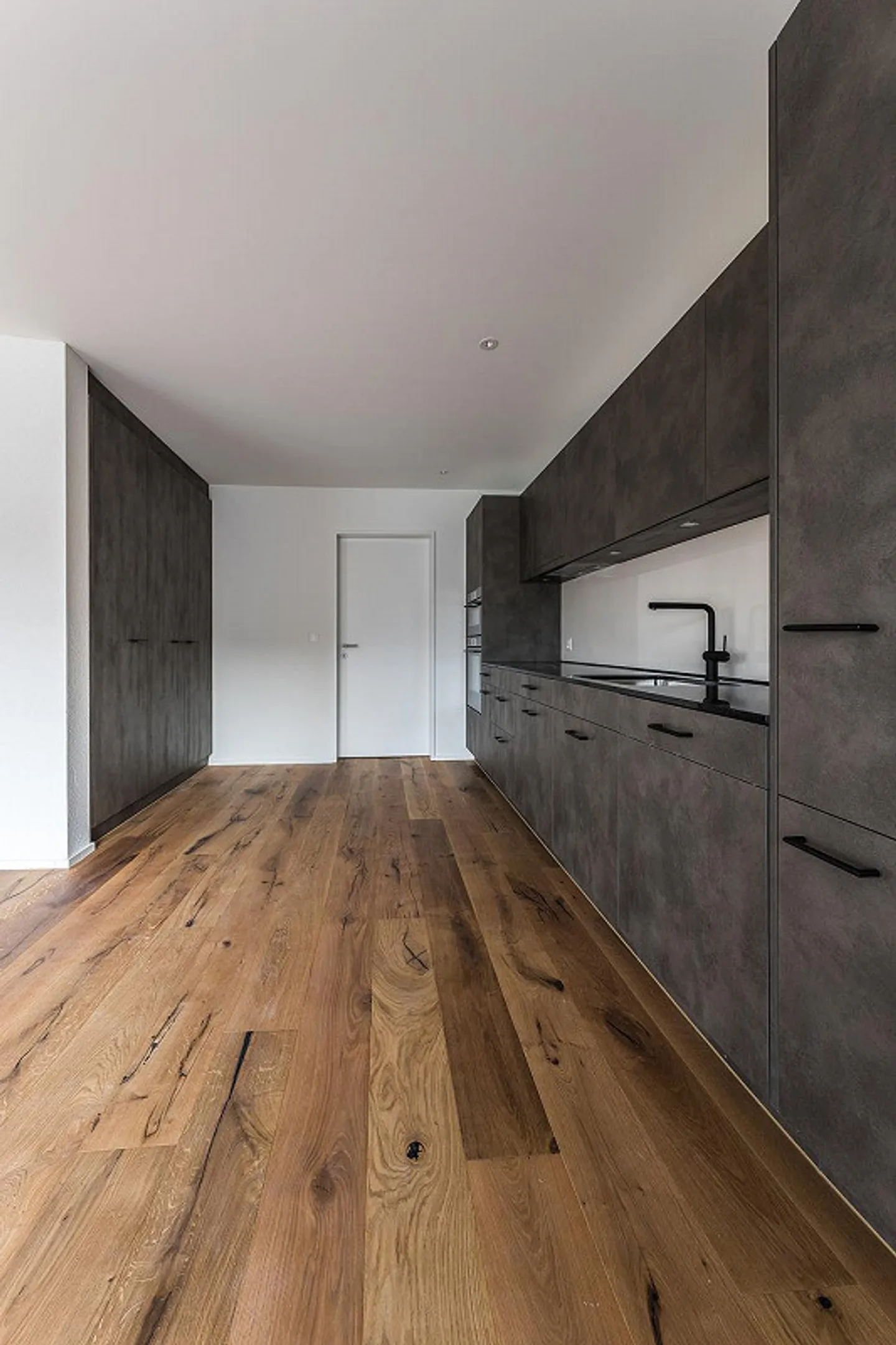 THE HOME FOR URBAN PEOPLE IN THE SOLARIUS BUILDING - Photo 2 of 11