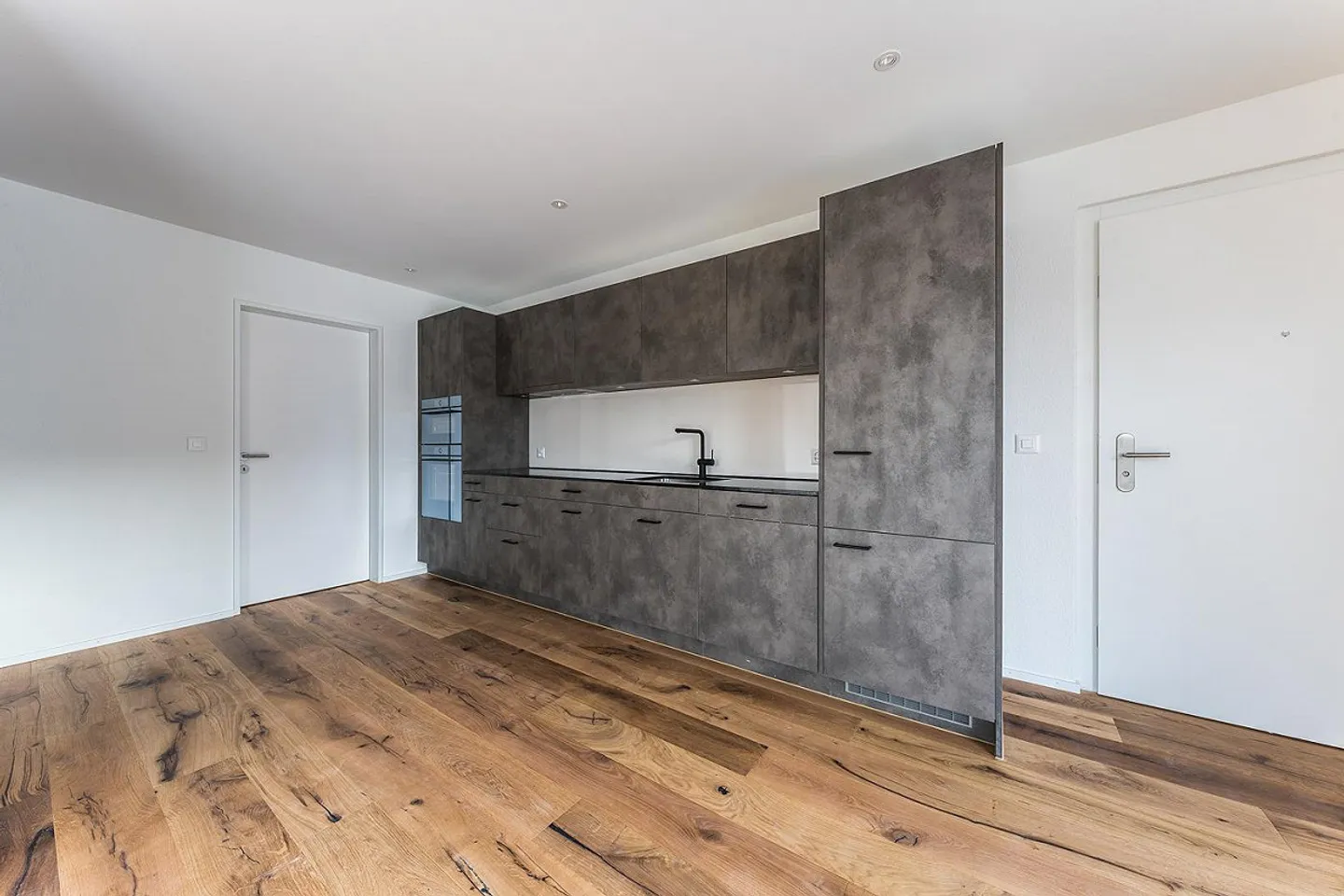 THE HOME FOR URBAN PEOPLE IN THE SOLARIUS BUILDING - Photo 5 of 11