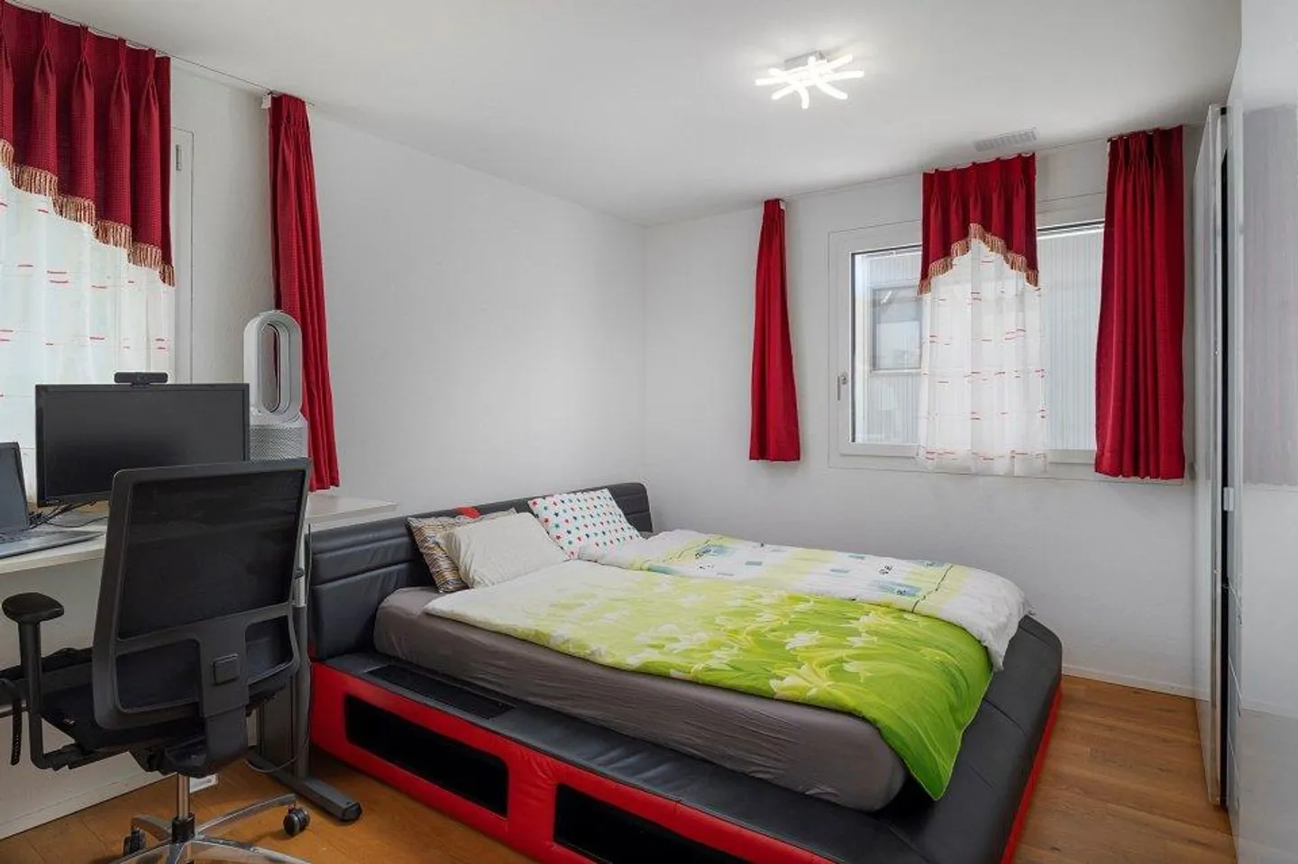 Modern Single-Family House - Photo 10 of 12