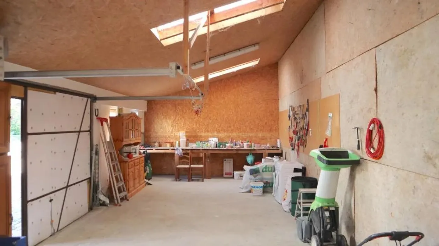 Wohnung 5.5 Zimmer + geräumige Lagerhallen? Ideal für Handwerker, Investoren oder Selbstständige - Foto 10 von 11