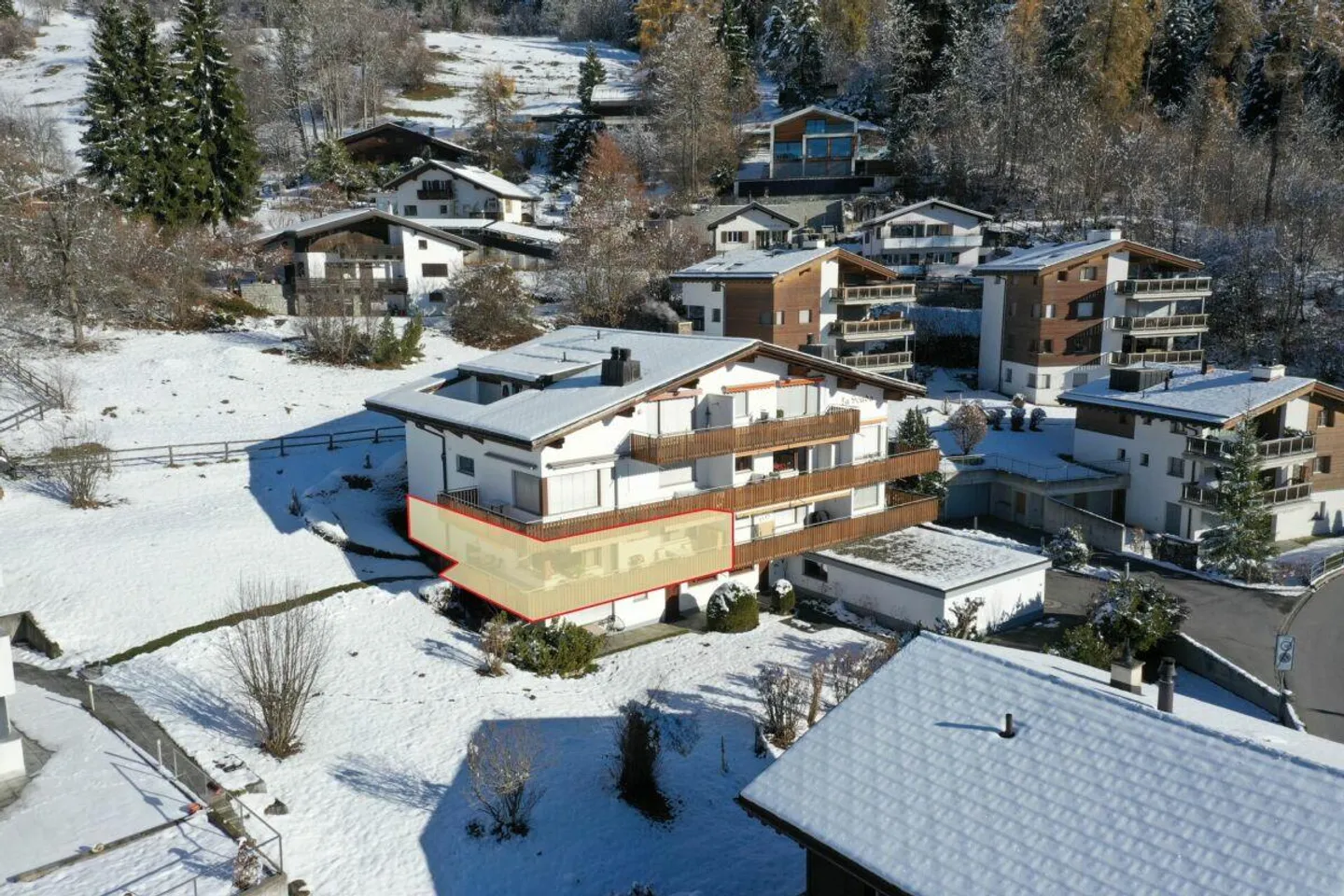 Appartamento ristrutturato di 4½ stanze (vacanze) in una posizione soleggiata con vista meravigliosa - Foto 2 di 20