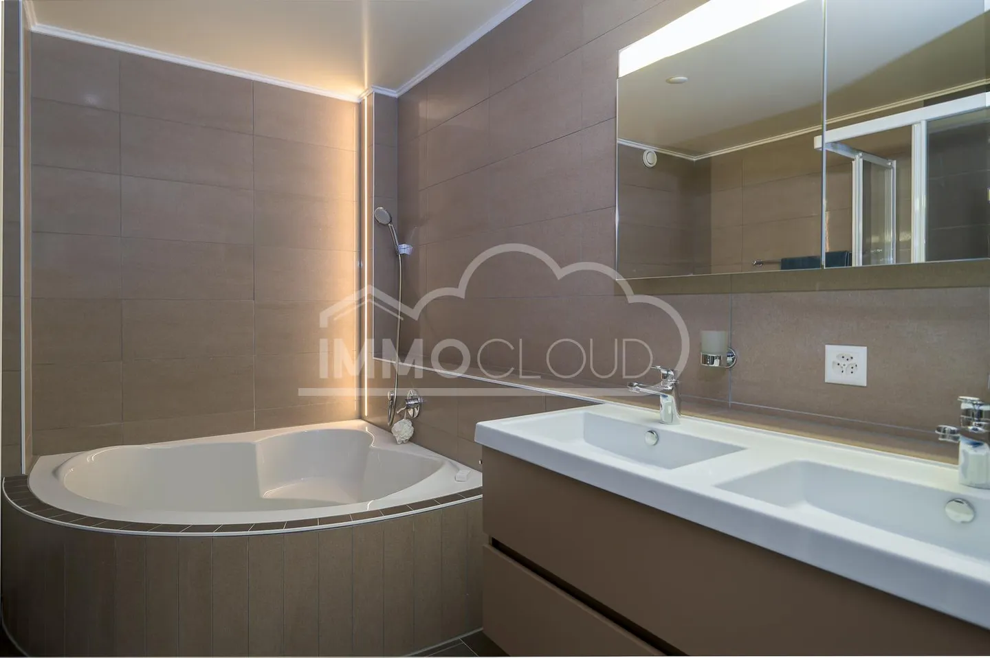 Modern Villa with Garden and Forest View - Photo 13 of 16