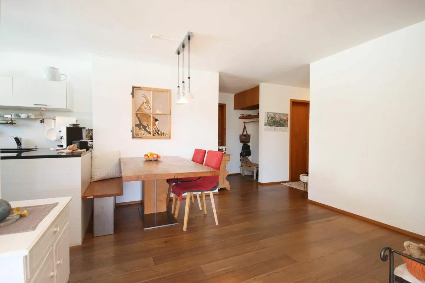 Appartamento ristrutturato di 4½ stanze (vacanze) in una posizione soleggiata con vista meravigliosa - Foto 7 di 20