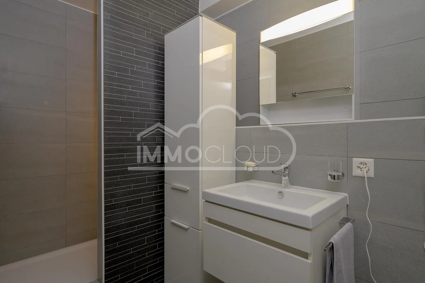 Modern Villa with Garden and Forest View - Photo 14 of 16