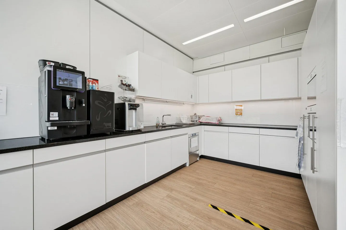Representative Office Space with Character - Photo 7 of 13