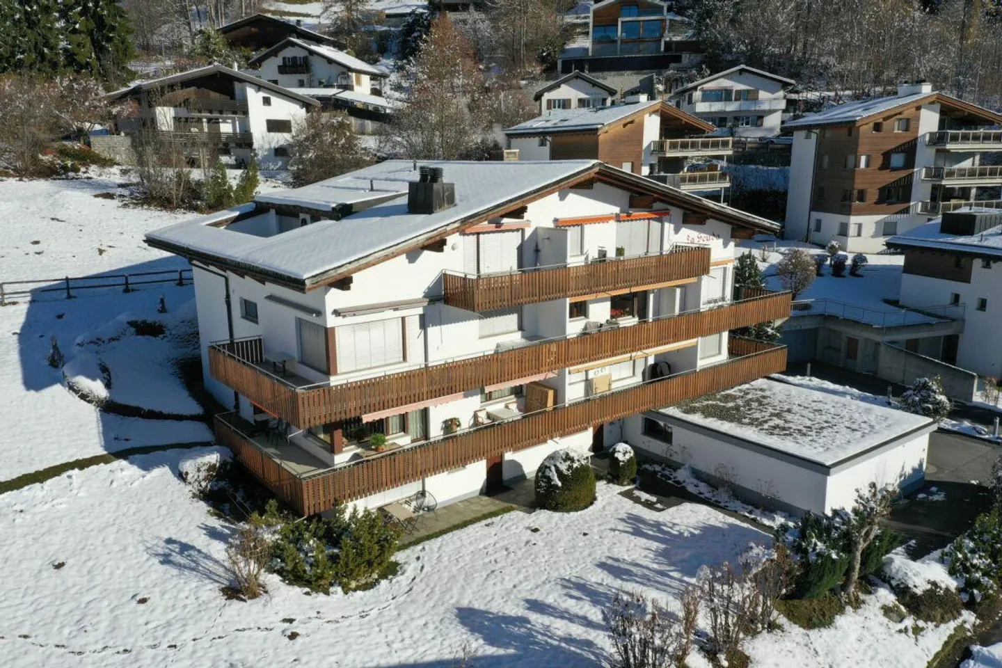 Appartamento ristrutturato di 4½ stanze (vacanze) in una posizione soleggiata con vista meravigliosa - Foto 4 di 20