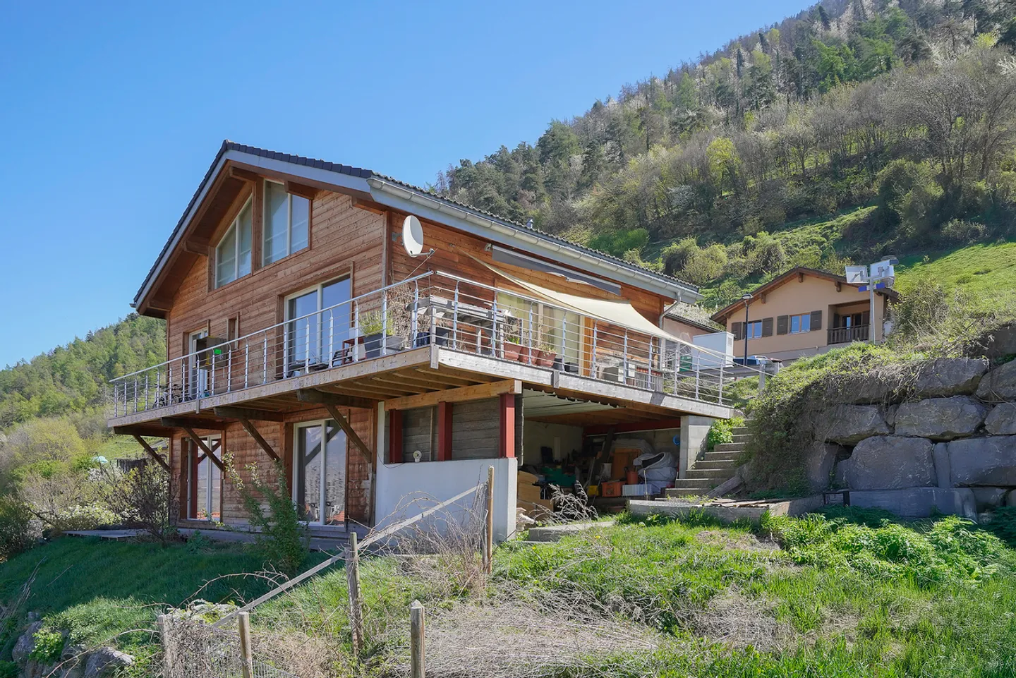 Chalet-villa with 2 apartments - Photo 1 of 12
