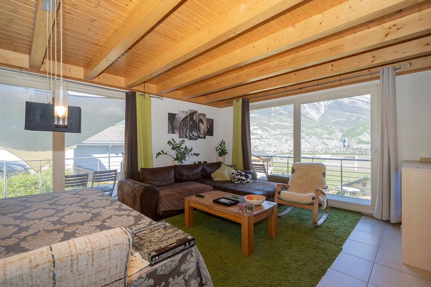 Chalet-villa with 2 apartments - Photo 3 of 12