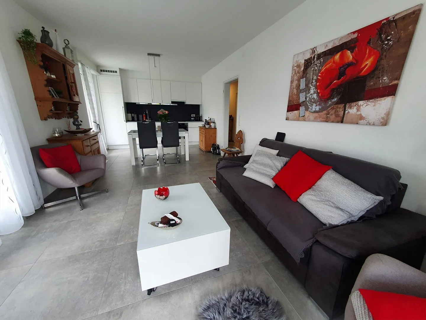 Stilvolle Ruheoase im Zentrum von Ascona – 2.5-Zimmer mit zwei sonnigen Balkonen - Foto 3 von 10