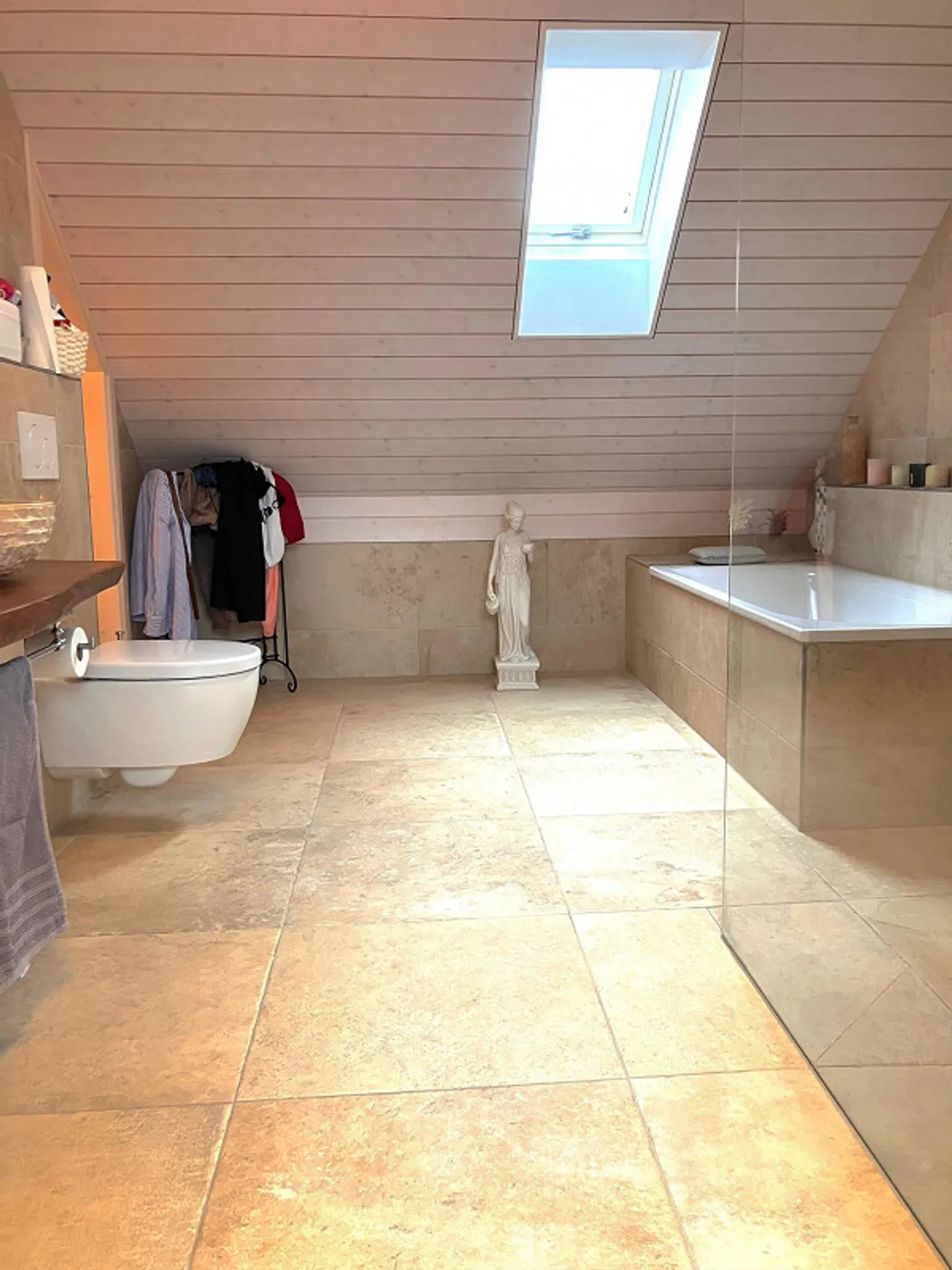 Modern Corner House with Pool - Photo 9 of 10