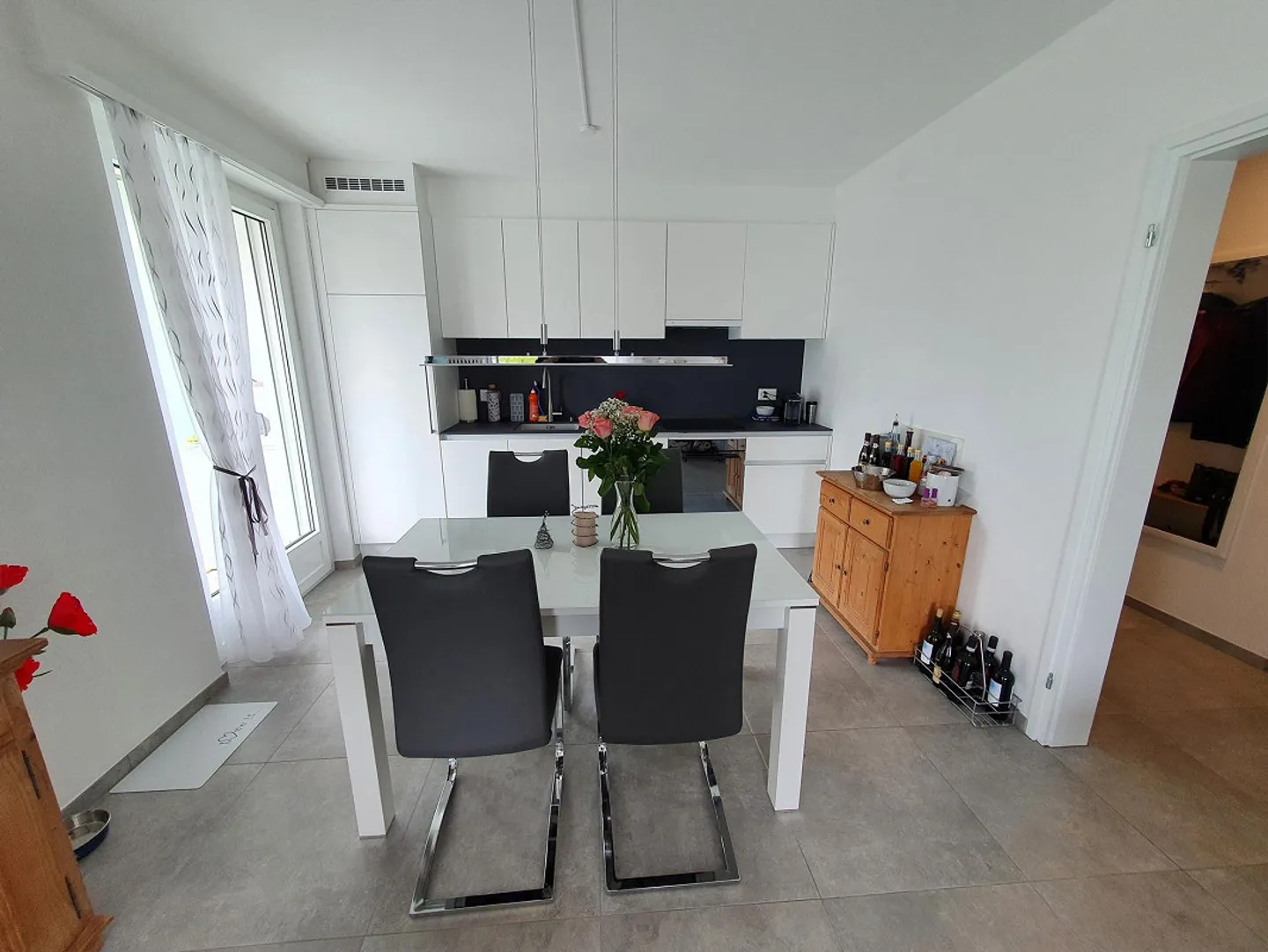 Stilvolle Ruheoase im Zentrum von Ascona – 2.5-Zimmer mit zwei sonnigen Balkonen - Foto 4 von 10