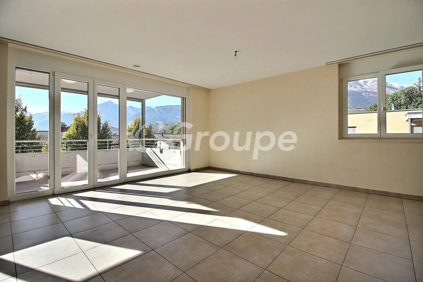 Beautiful 3.5-room apartment on the 2nd floor in Bramois - Photo 1 of 12