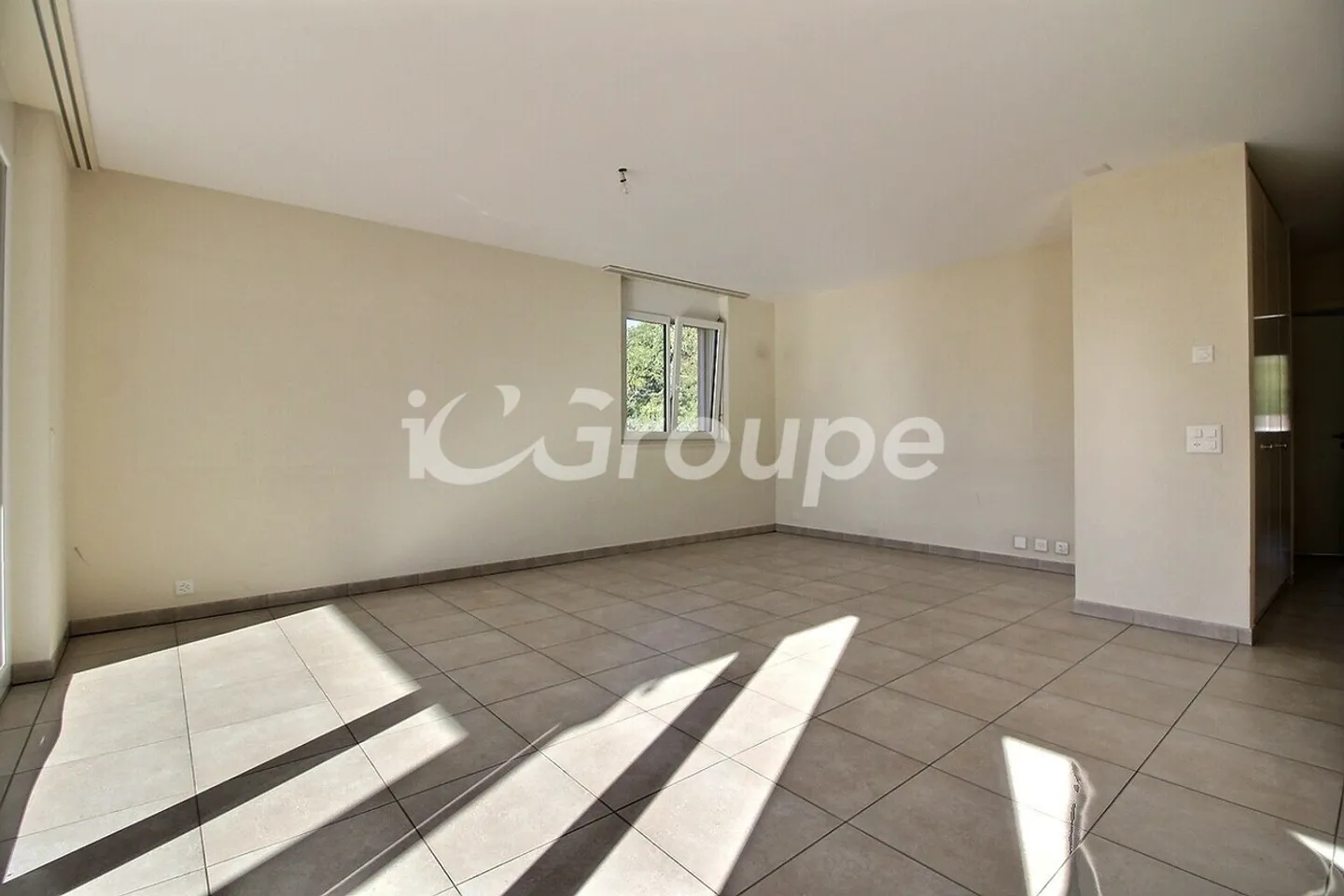 Beautiful 3.5-room apartment on the 2nd floor in Bramois - Photo 2 of 12