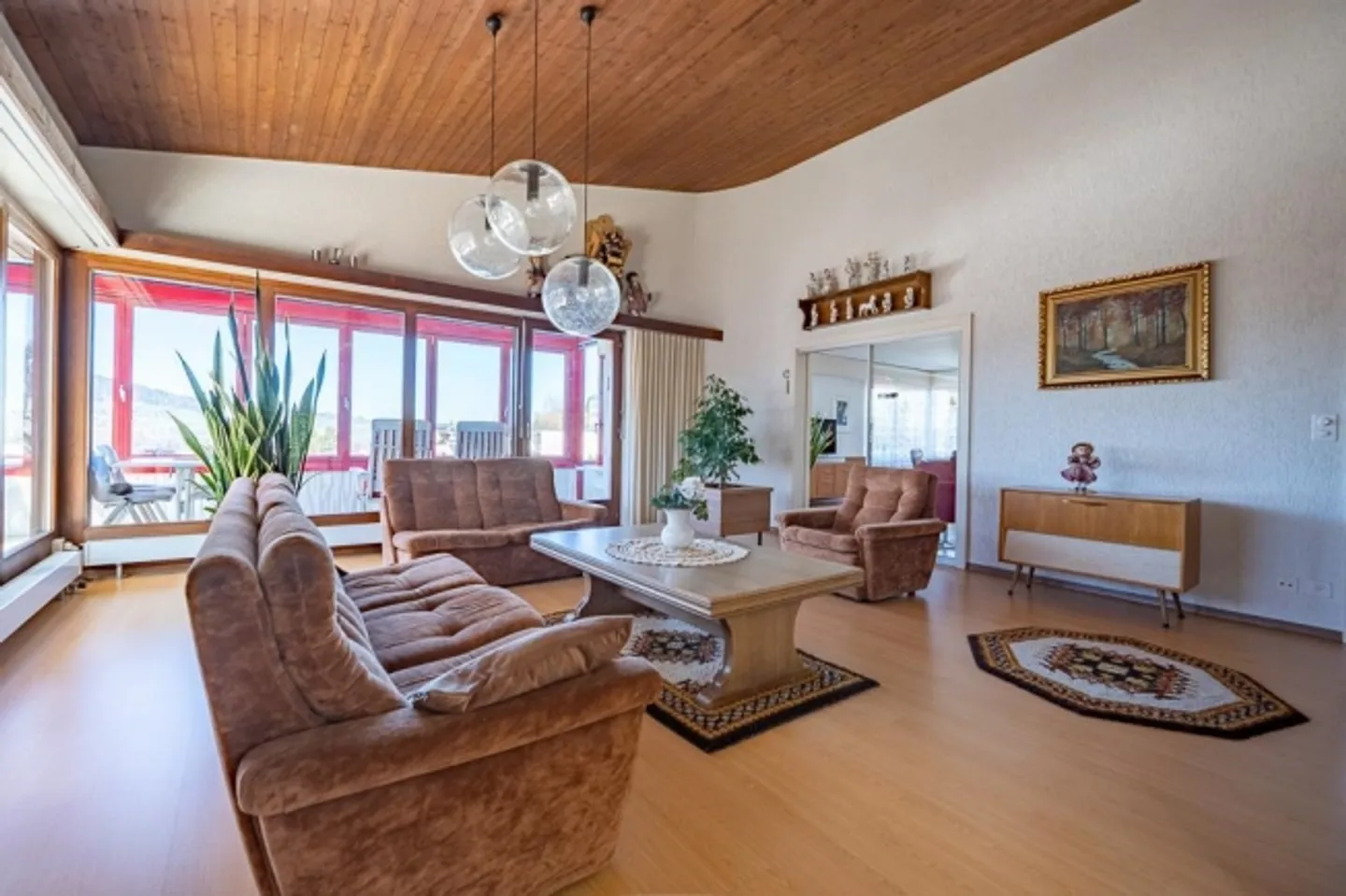 Living, Family, Working 8.5-Room Single-Family House - Photo 3 of 11