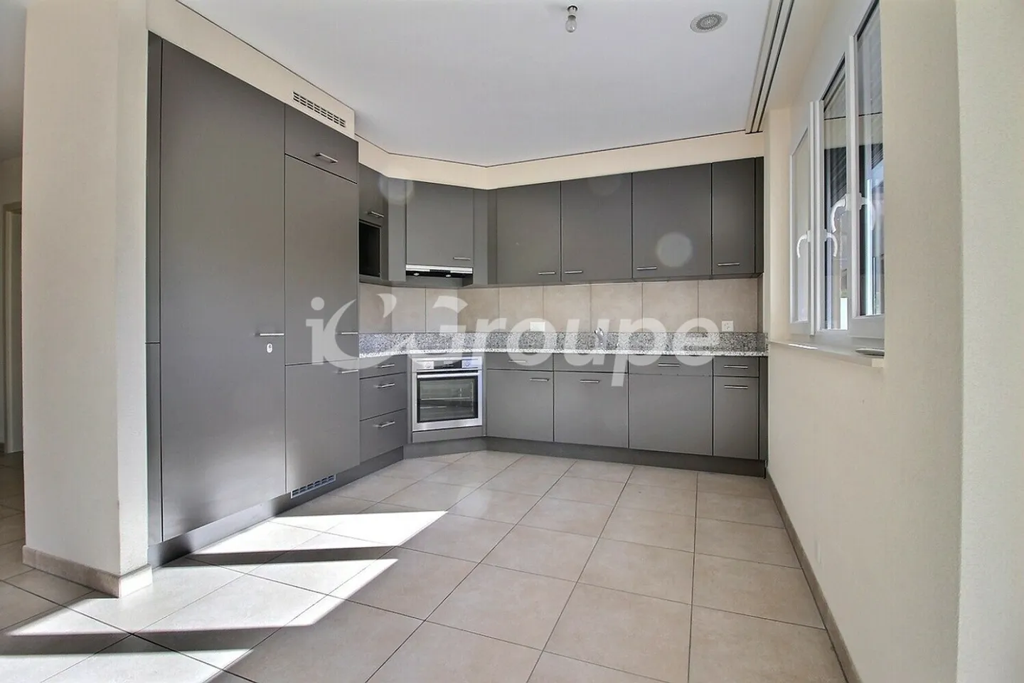 Beautiful 3.5-room apartment on the 2nd floor in Bramois - Photo 5 of 12