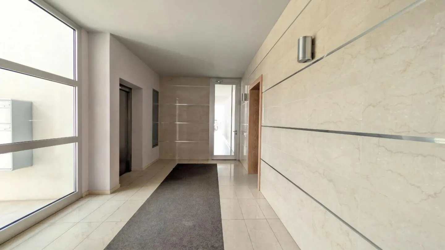 Contemporain, dans un emplacement desservi et bien connecté ! - Photo 6 sur 9