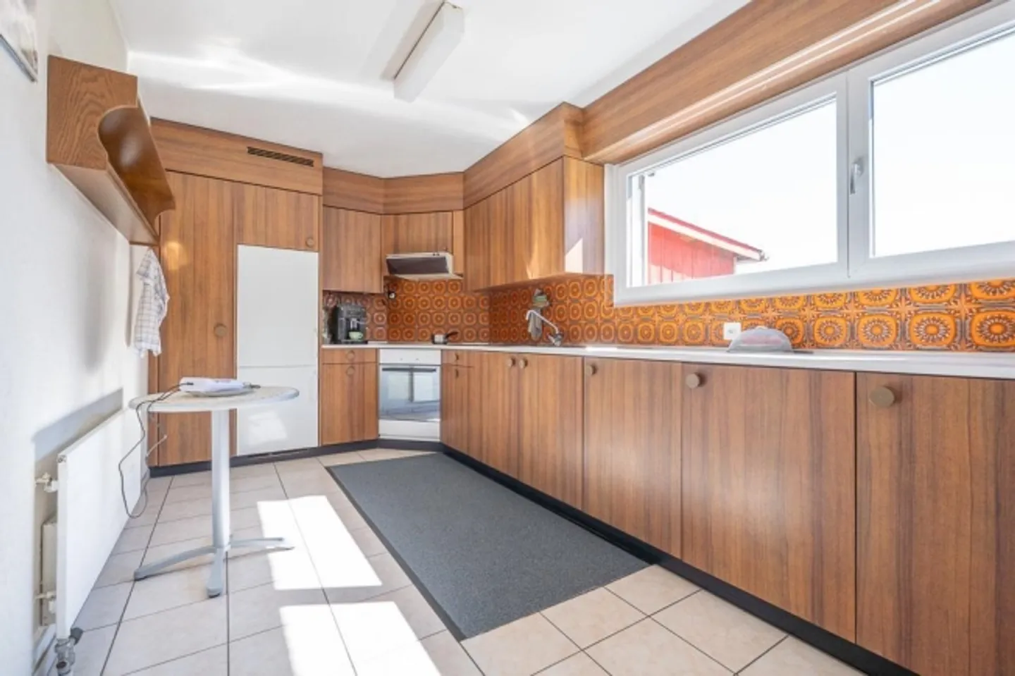 Living, Family, Working 8.5-Room Single-Family House - Photo 6 of 11