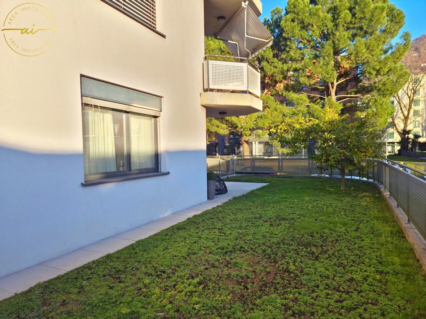 ELEGANT UND HELL 4.5 ZIMMER MIT PRIVATGARTEN - Foto 6 von 13