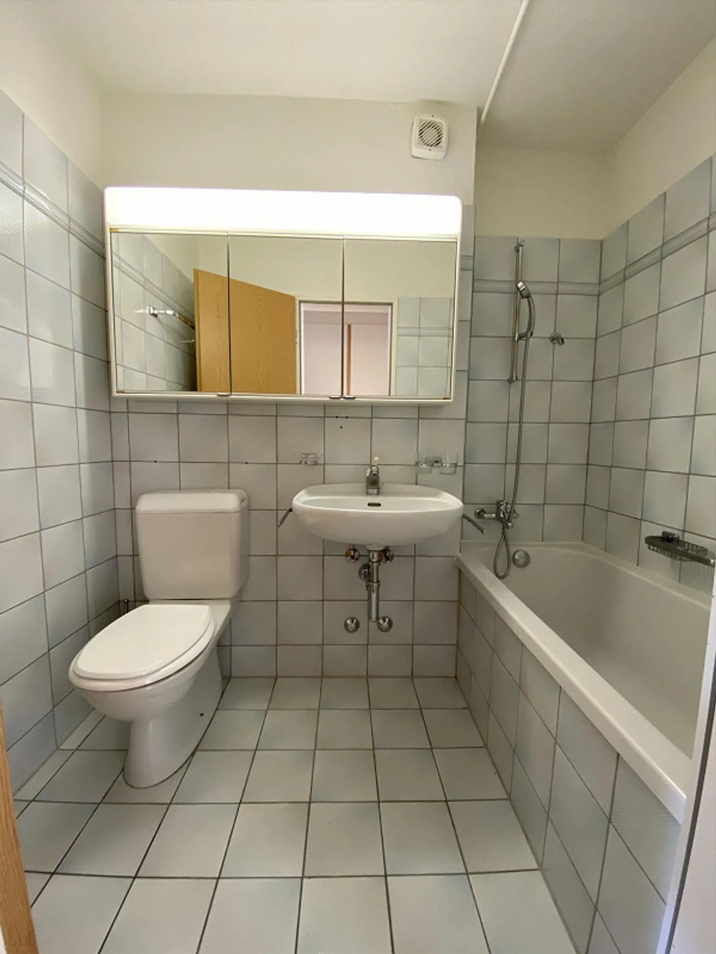 Luminoso appartamento duplex di 4,5 locali con balcone a Zurigo Albisrieden - Foto 4 di 8