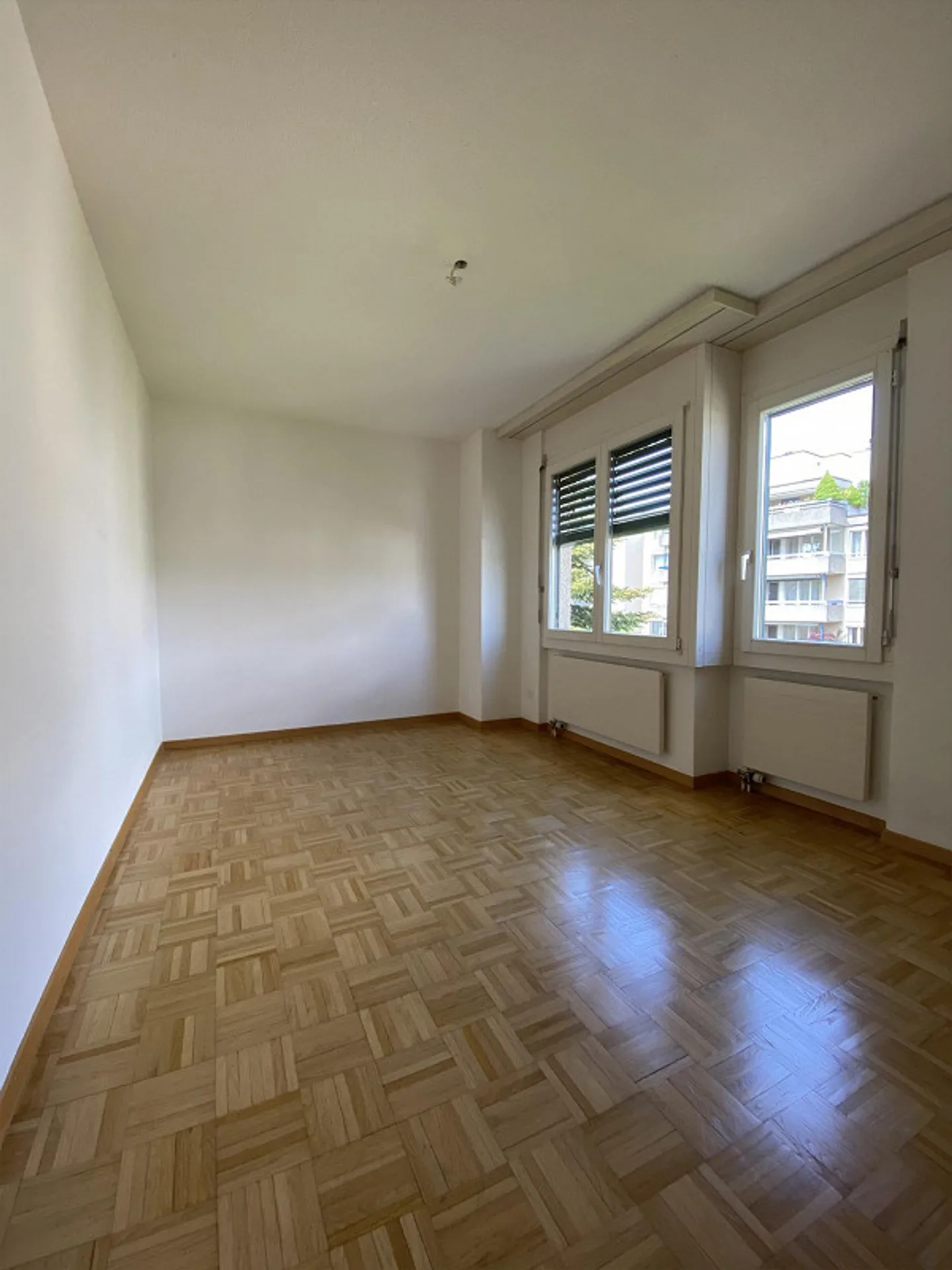 Luminoso appartamento duplex di 4,5 locali con balcone a Zurigo Albisrieden - Foto 5 di 8