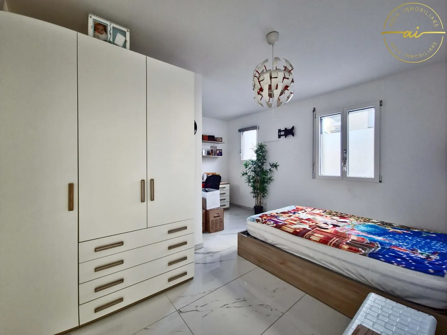 ELEGANT UND HELL 4.5 ZIMMER MIT PRIVATGARTEN - Foto 12 von 13