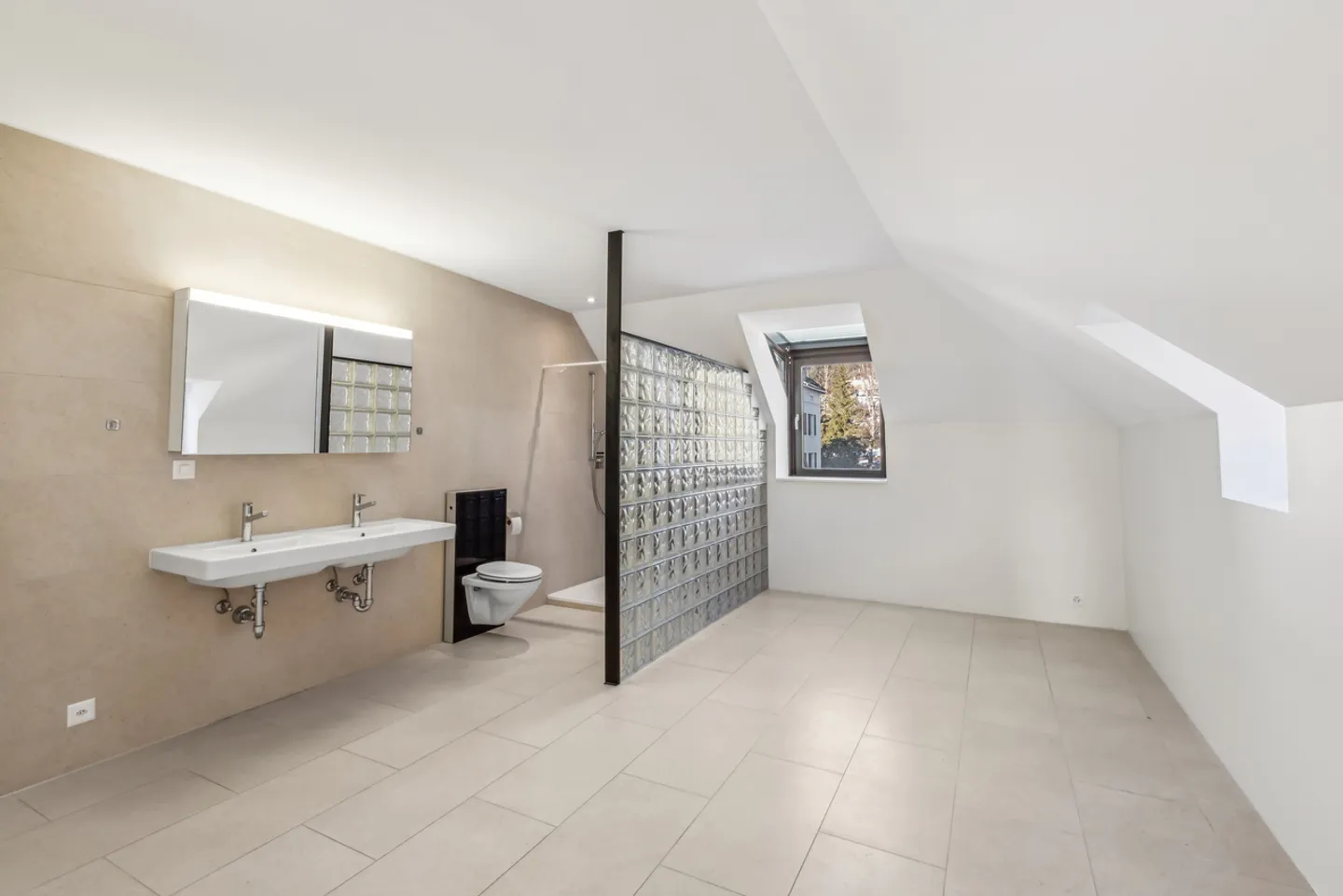 Geräumige und helle Duplexwohnung in einem Art-Déco-Gebäude - Foto 6 von 14