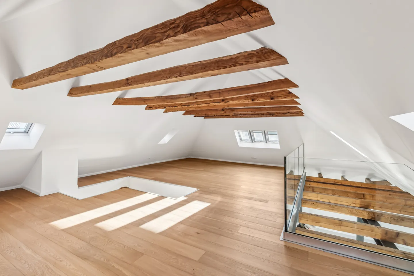 Geräumige und helle Duplexwohnung in einem Art-Déco-Gebäude - Foto 11 von 14