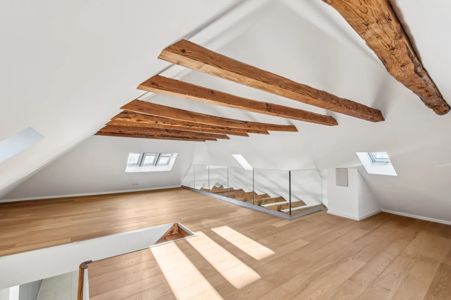 Geräumige und helle Duplexwohnung in einem Art-Déco-Gebäude - Foto 10 von 14