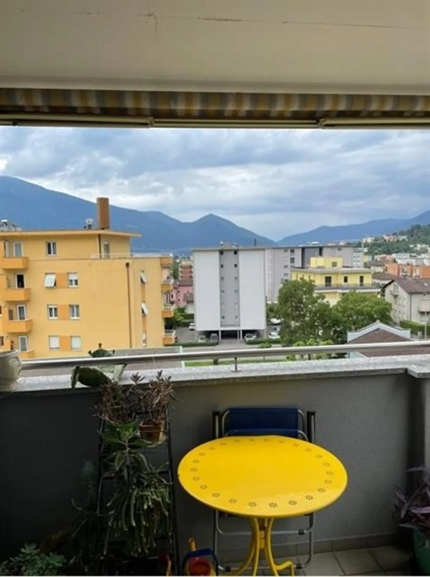 «Luminoso e pratico appartamento di 3.5 locali in zona centrale a Locarno-Solduno / Helle und praktische 3.5-Zimmer-Wohnung in Locarno-Solduno» - Foto 17 di 20