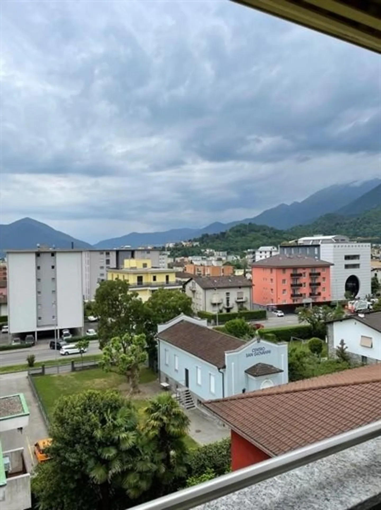 «Luminoso e pratico appartamento di 3.5 locali in zona centrale a Locarno-Solduno / Helle und praktische 3.5-Zimmer-Wohnung in Locarno-Solduno» - Foto 18 di 20