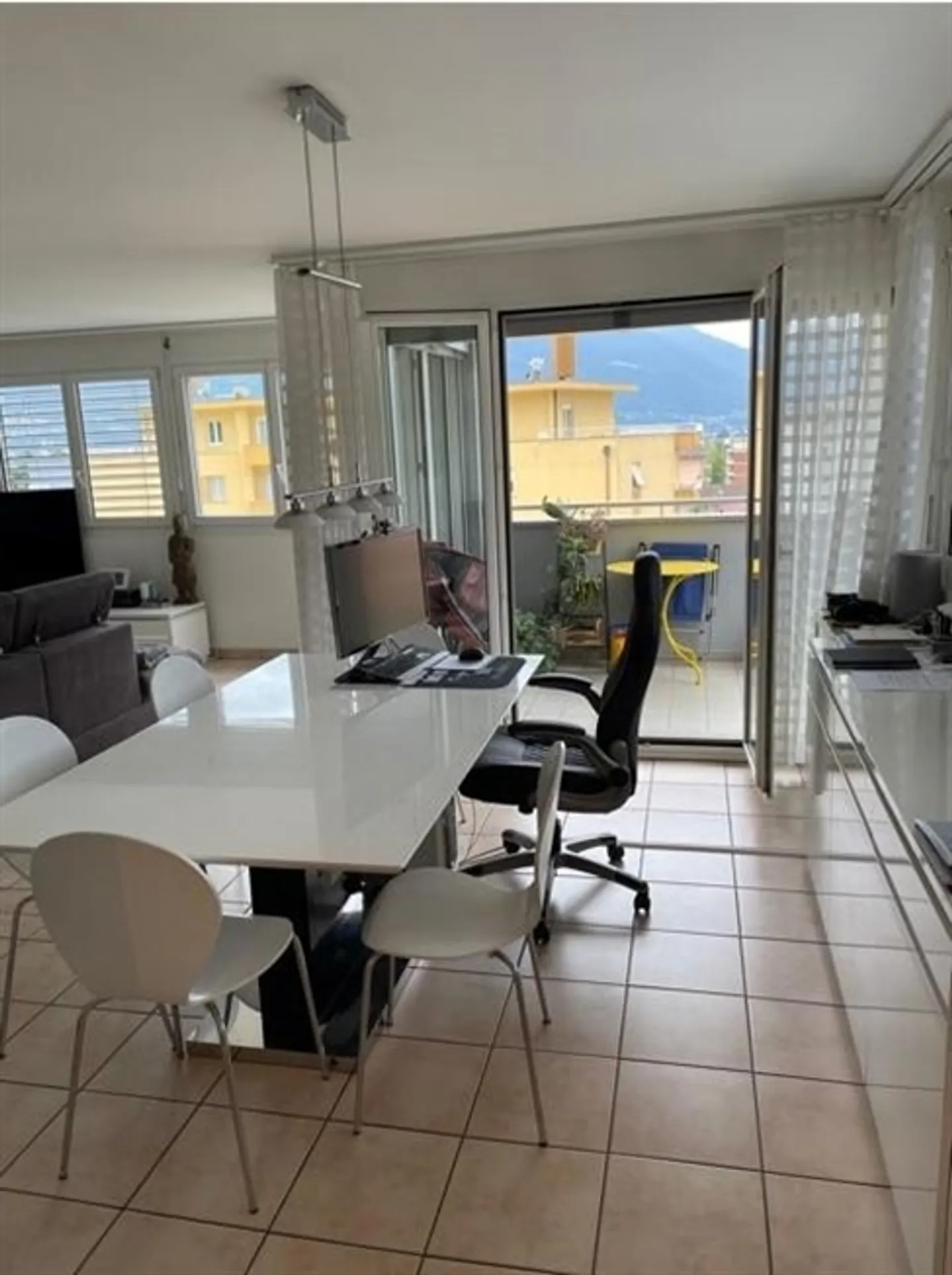 «Luminoso e pratico appartamento di 3.5 locali in zona centrale a Locarno-Solduno / Helle und praktische 3.5-Zimmer-Wohnung in Locarno-Solduno» - Foto 3 di 20