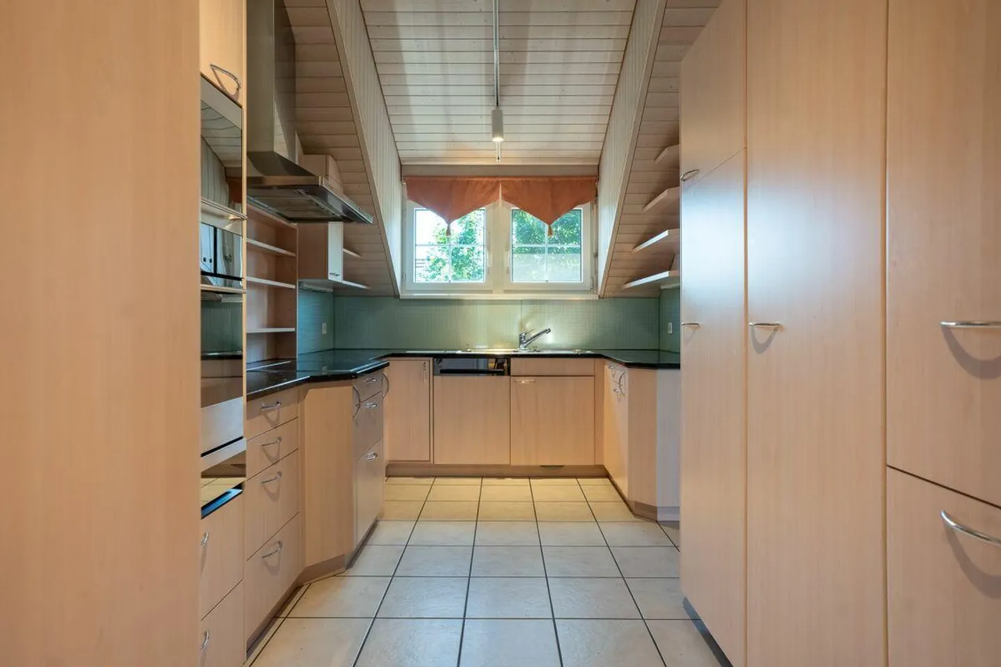 Vivere, lavorare e benessere su 165 m2 di superficie abitabile nel attico di 4,5 stanze a Rickenbach ZH - Foto 8 di 13