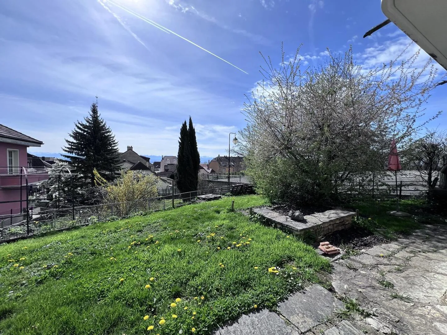 Garden apartment with a view of the lake and the Alps - Photo 1 of 11