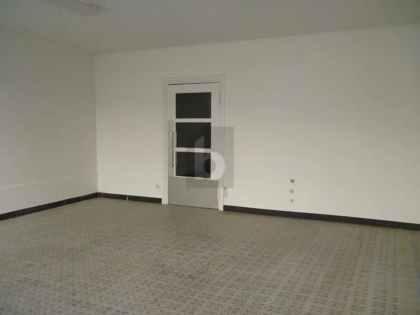 AU CENTRE VILLE AVEC BELLE VITRINE - Photo 5 sur 6