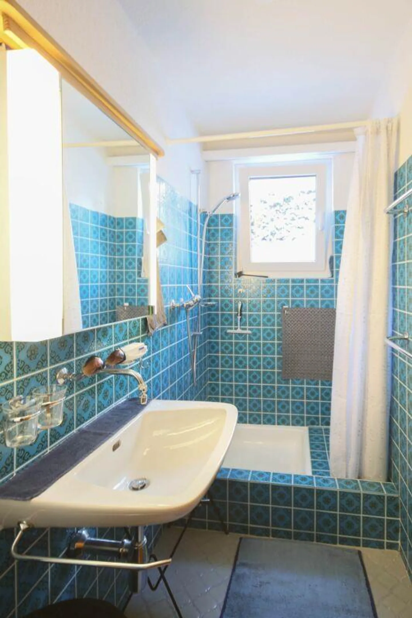 Appartamento ristrutturato di 4½ stanze (vacanze) in una posizione soleggiata con vista meravigliosa - Foto 14 di 20