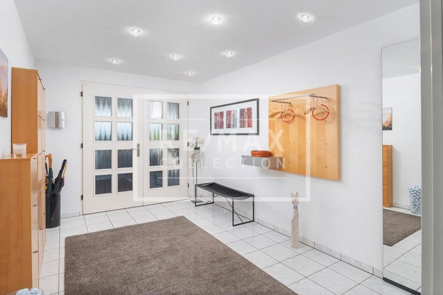 Maison familiale double spacieuse de 6,5 pièces avec galerie - Photo 2 sur 12