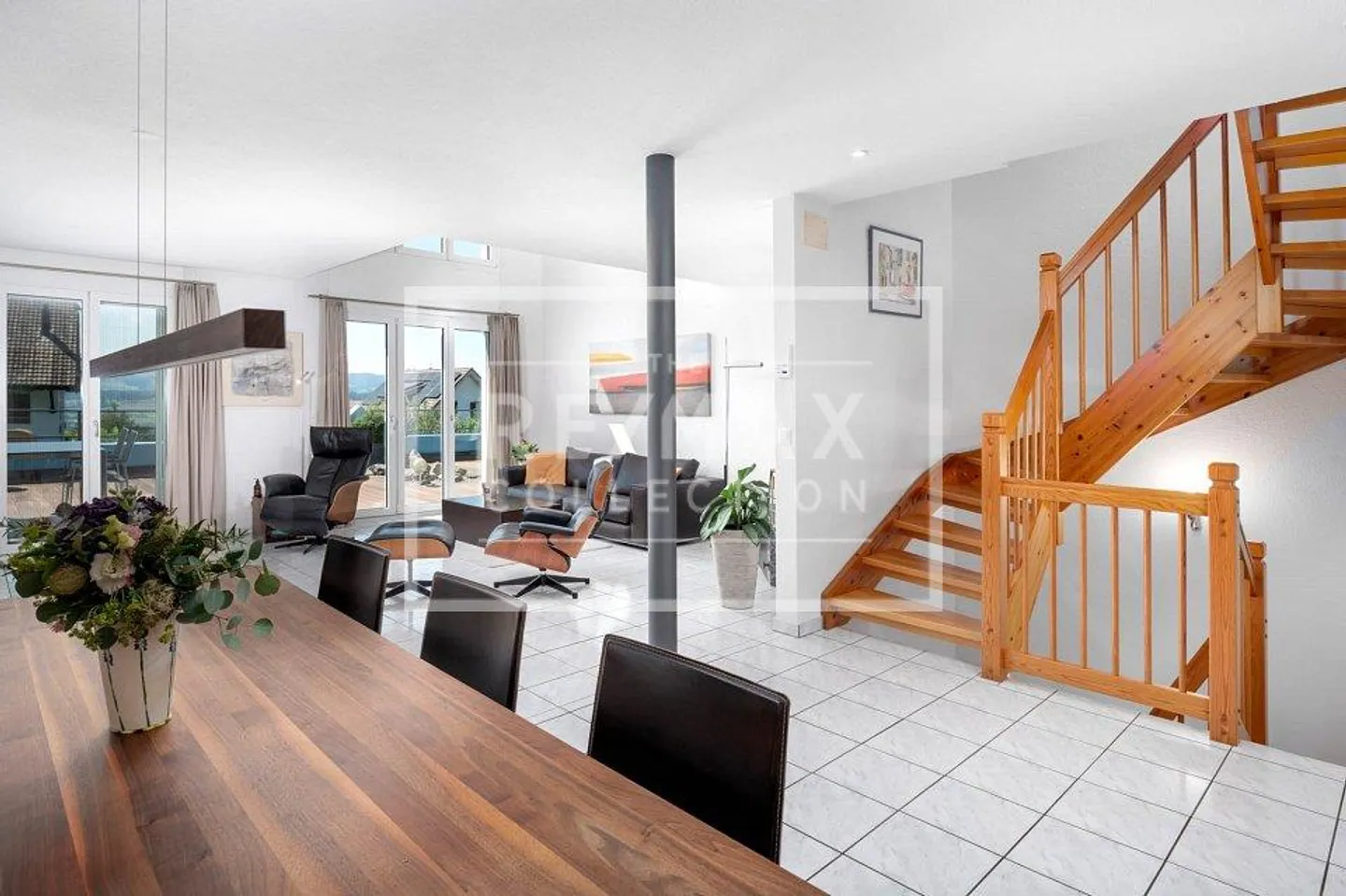 Maison familiale double spacieuse de 6,5 pièces avec galerie - Photo 3 sur 12
