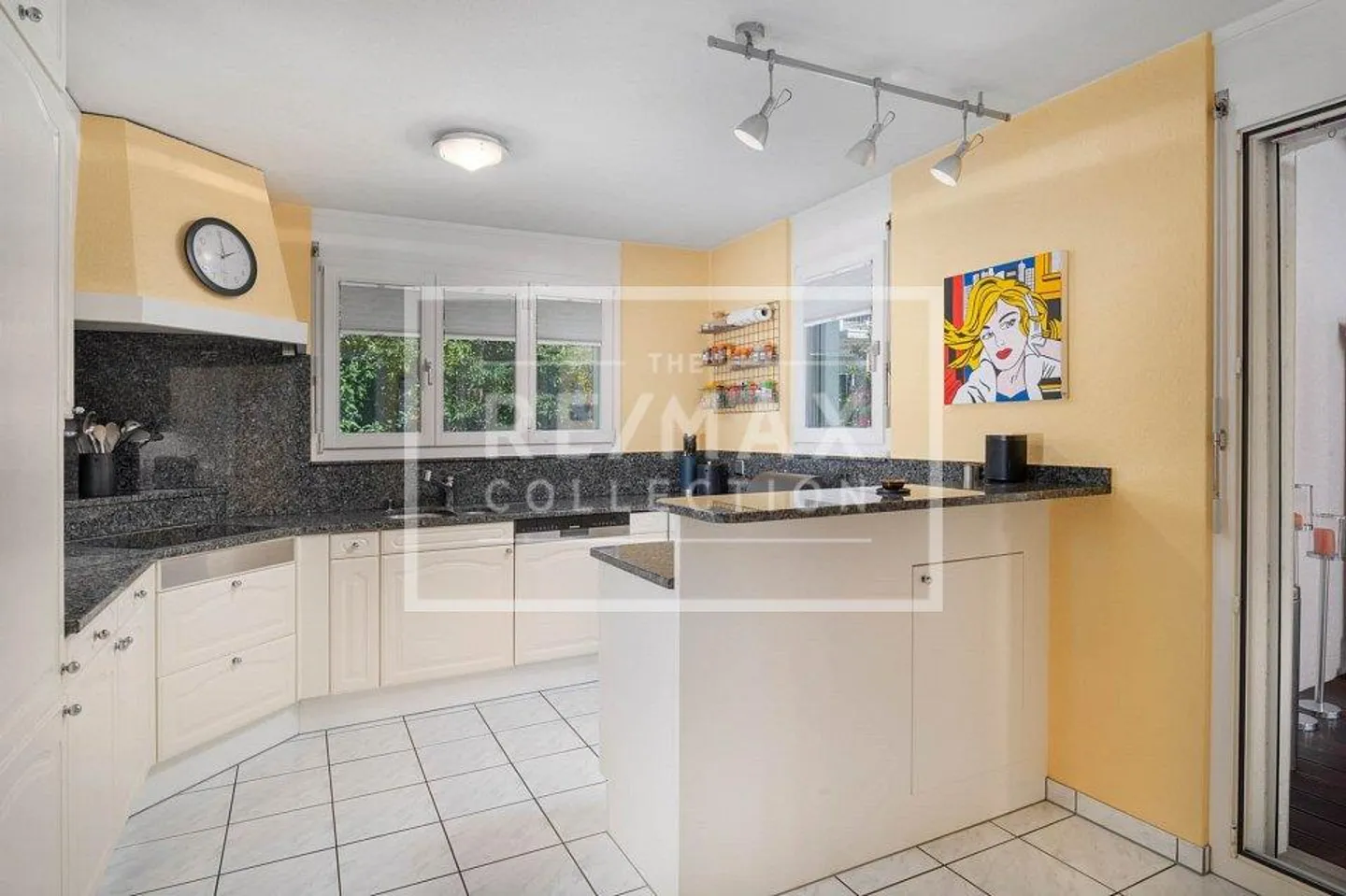 Maison familiale double spacieuse de 6,5 pièces avec galerie - Photo 6 sur 12