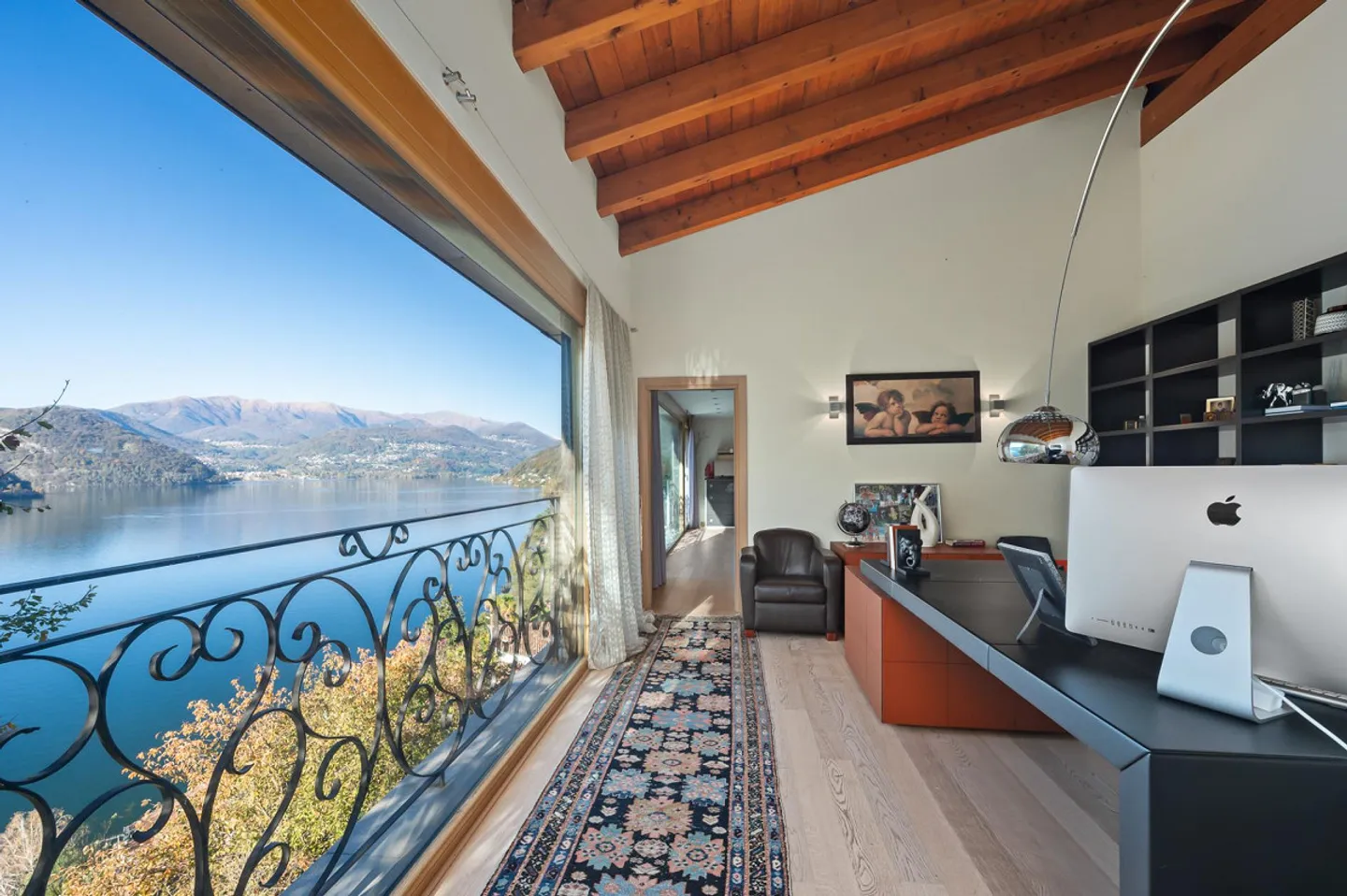 Villa élégante avec vue sur le lac et piscine - Photo 9 sur 11