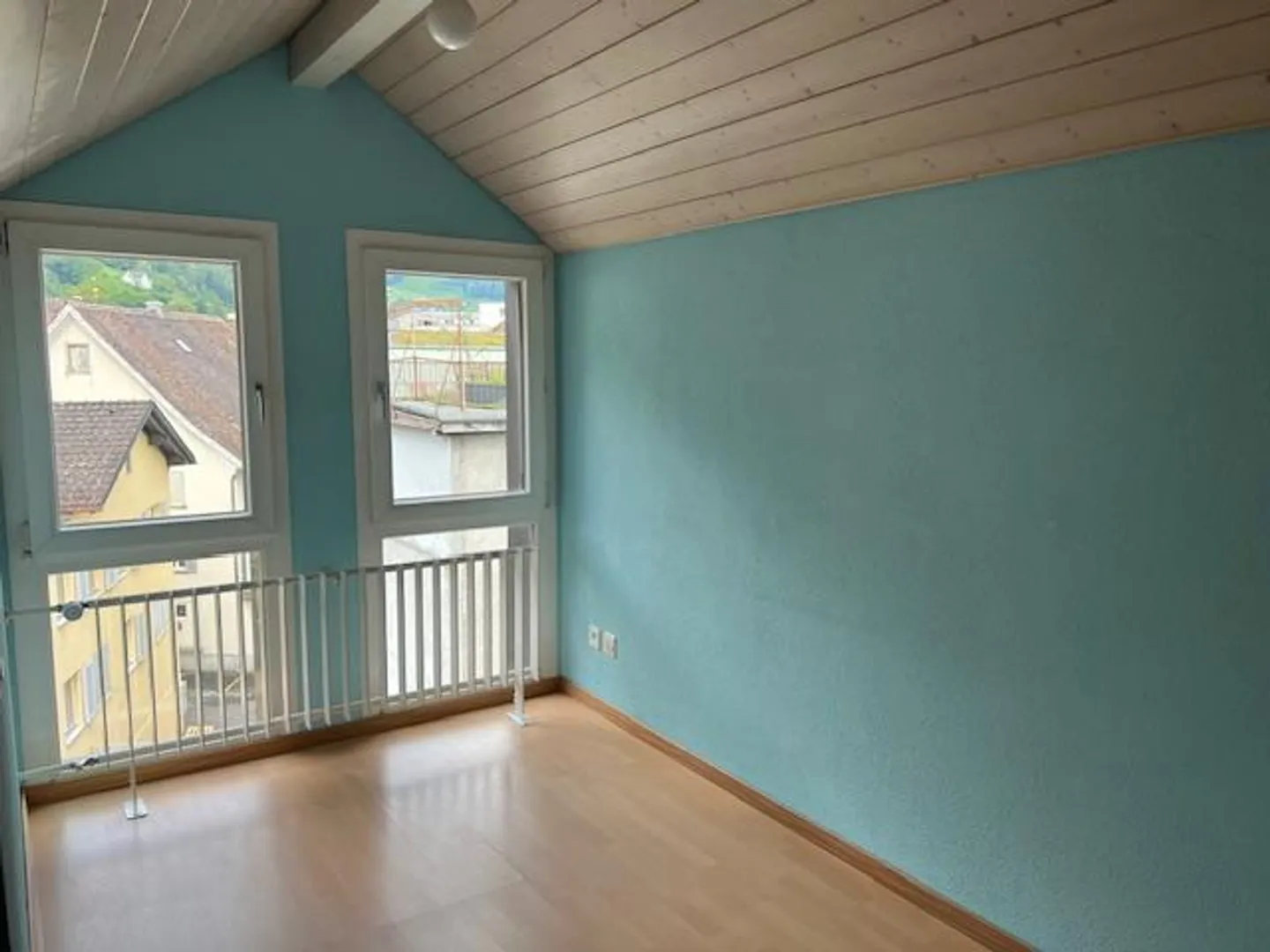 Appartamento duplex spazioso e recentemente ristrutturato nel centro di Altdorf - Foto 6 di 24