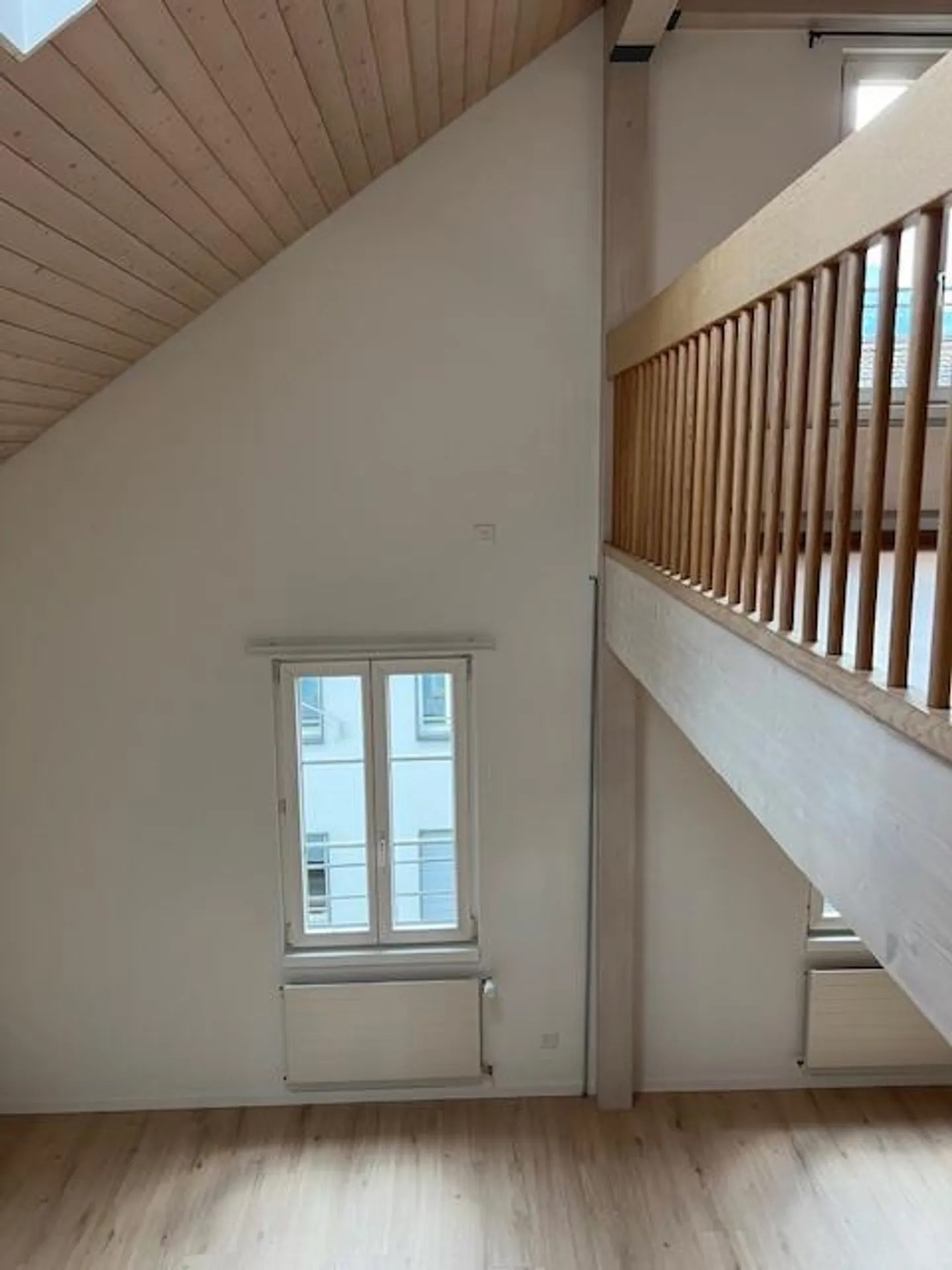 Appartamento duplex spazioso e recentemente ristrutturato nel centro di Altdorf - Foto 8 di 24