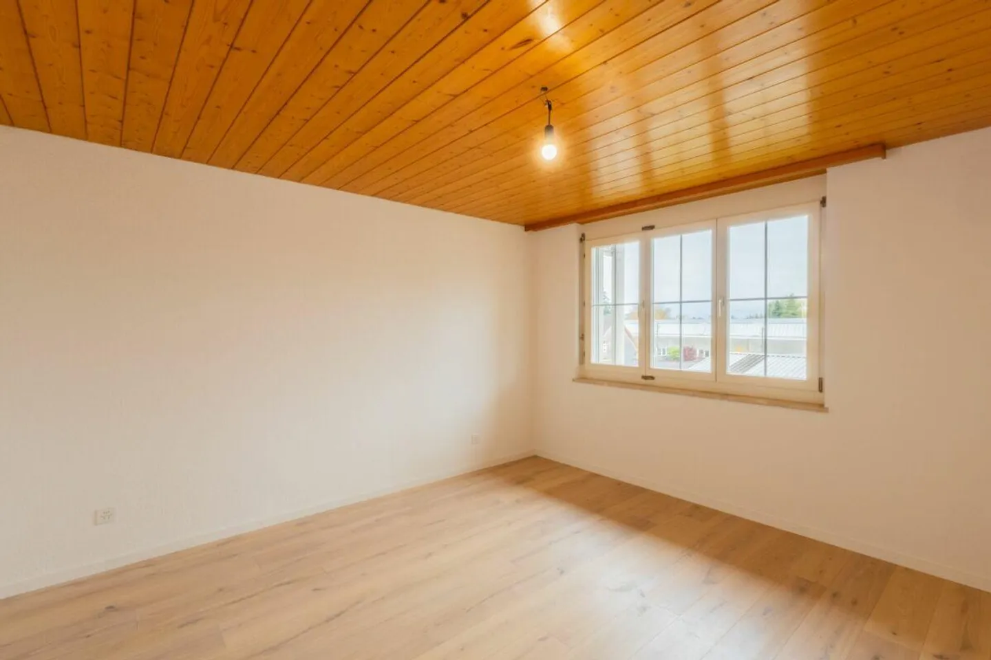 BRIGHT 4.5-ROOM APARTMENT WITH WONDERFUL VIEW - Photo 5 of 9