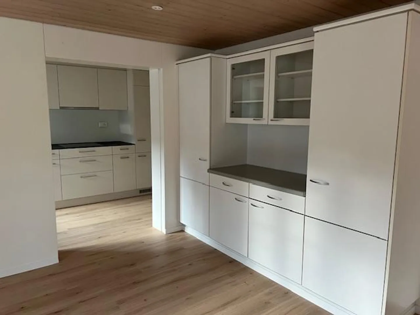 Appartamento duplex spazioso e recentemente ristrutturato nel centro di Altdorf - Foto 9 di 24