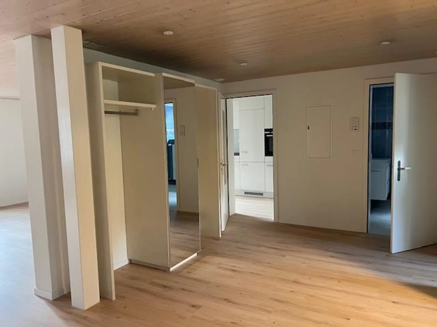 Appartamento duplex spazioso e recentemente ristrutturato nel centro di Altdorf - Foto 10 di 24